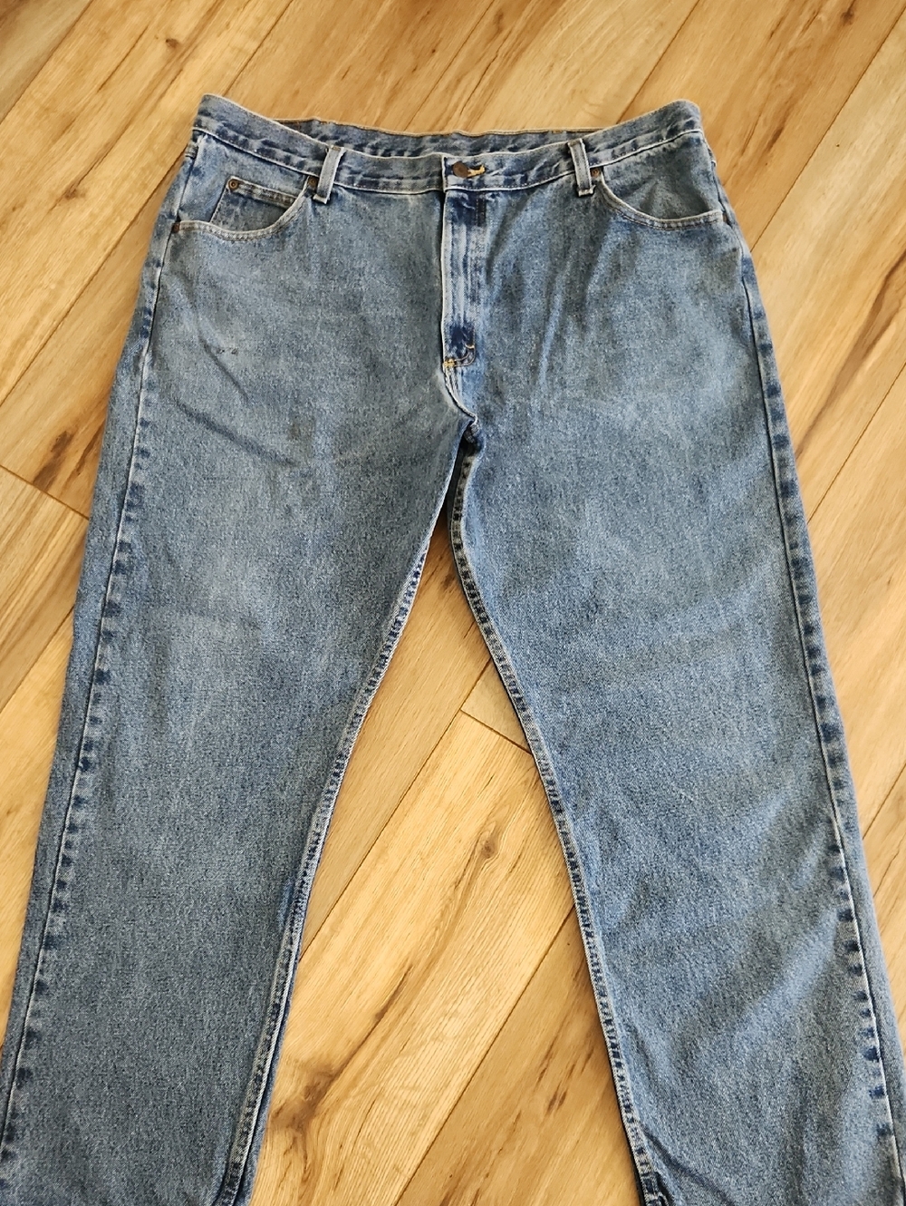 Wrangler Men's Relaxed Medium Blue Denim Straight Leg Jeans Size 40x31